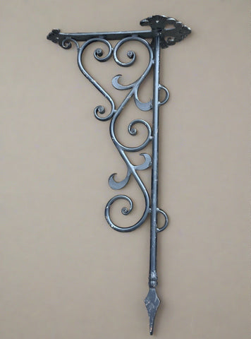 Ornate wrought iron bracket with Fleur De Lys design backplate.