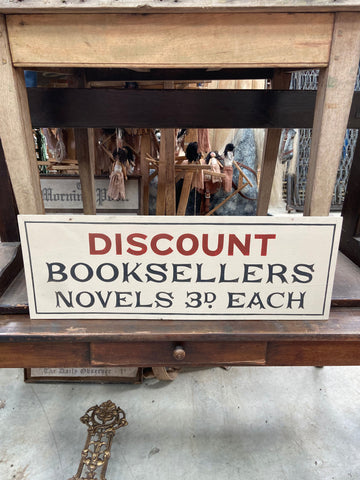 Discount Booksellers Sign