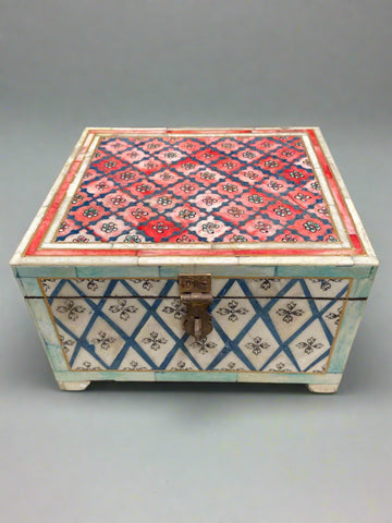 Decorative pink and blue storage box decorated with cut mother-of-pearl pieces.