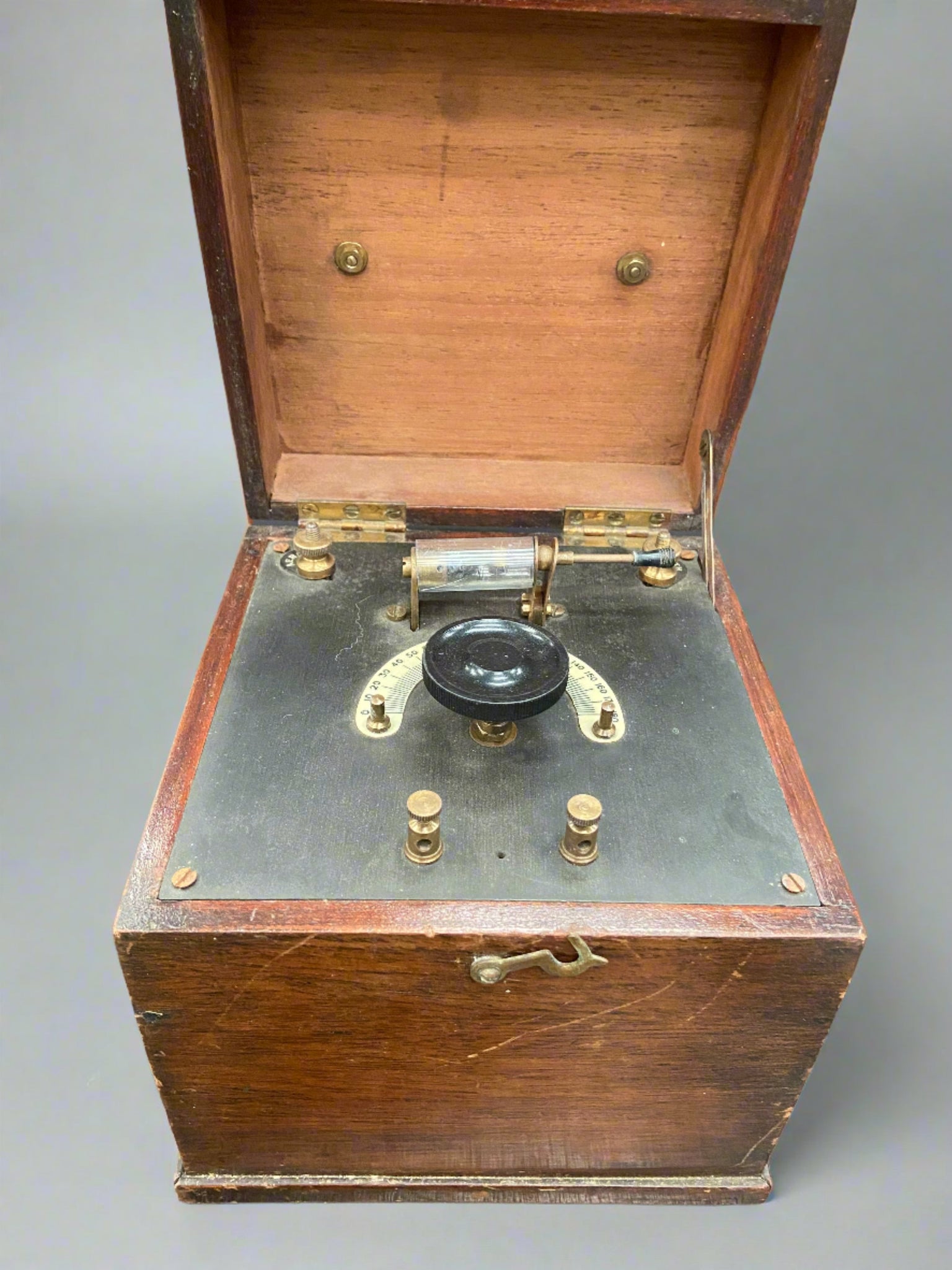 Ethophone crystal radio receiver by Burndept Ltd/ Ethophone Junior. Circa 1924.