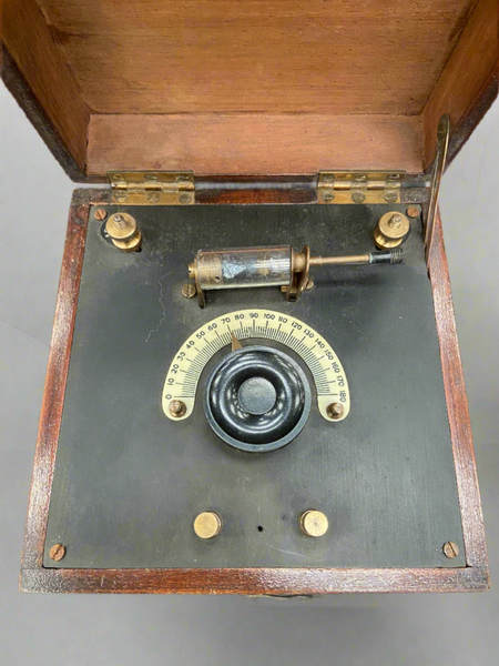 Ethophone crystal radio receiver by Burndept Ltd/ Ethophone Junior. Circa 1924.