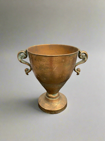 A matching set of copper-coloured brocante filigree flower bowls.