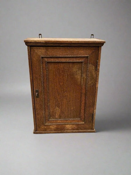 Oak kitchen wall cabinet with ribbed beading.