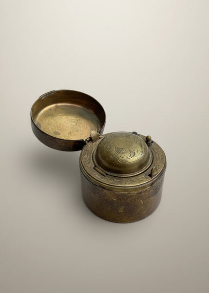An antique Victorian travelling inkwell with an engraved brass and leather case.