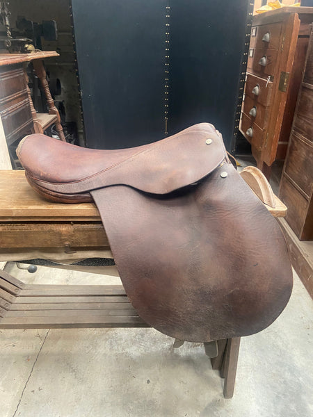 F.B. Davis Simple Saddle