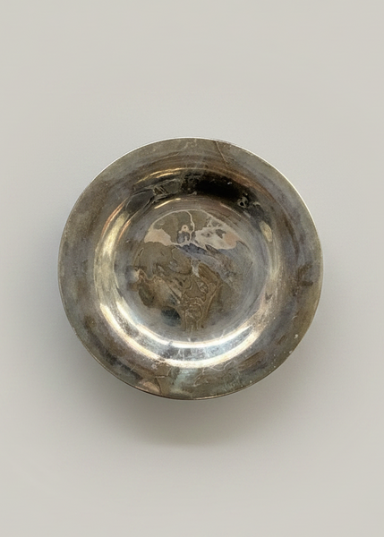 Small gold deep dinner plates, with a silver coated interior.