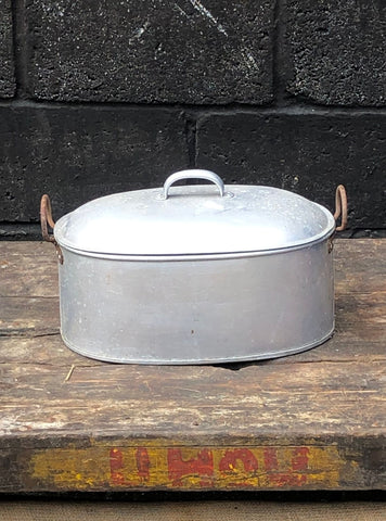 Metal Oval Saucepan with Lid